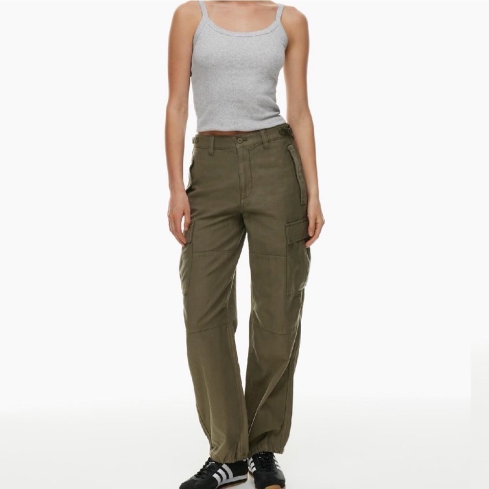 Aritzia TNA cargo pants size 6